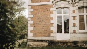 A historic building with a brick facade and arched windows. - The Château and its Orangery (Langeais)