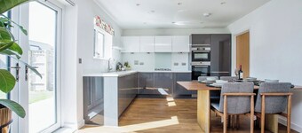 Luxurious 4 BH Home Near Willen Lake Ideal for Families & Business Stays!