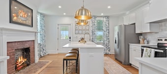 Historic Farmhouse Mansion w/8 working fireplaces