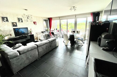 Bel appartement spacieux et lumineux avec magnifique vue sur les montagnes