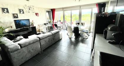 Bel appartement spacieux et lumineux avec magnifique vue sur les montagnes