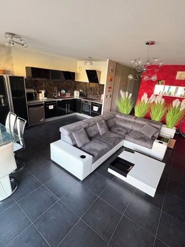 Bel appartement spacieux et lumineux avec magnifique vue sur les montagnes