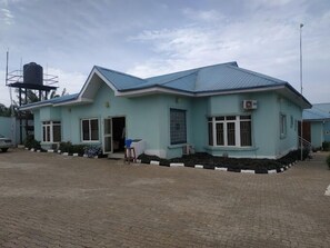 Front of property - Grovehill Hotel Plus Ilesa  (Ilesa)