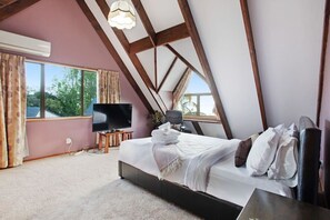 3 bedrooms, desk, iron/ironing board, free WiFi