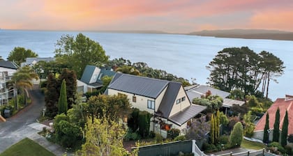 Family Sunset Retreat with Sea Views