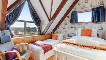 3 bedrooms, desk, iron/ironing board, free WiFi