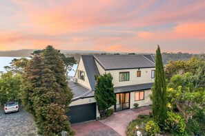 Exterior - Family Sunset Retreat with Sea Views (Auckland Central Suburbs)