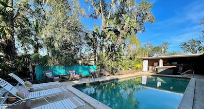 Beautiful 4/3 Home + Pool & Hot Tub