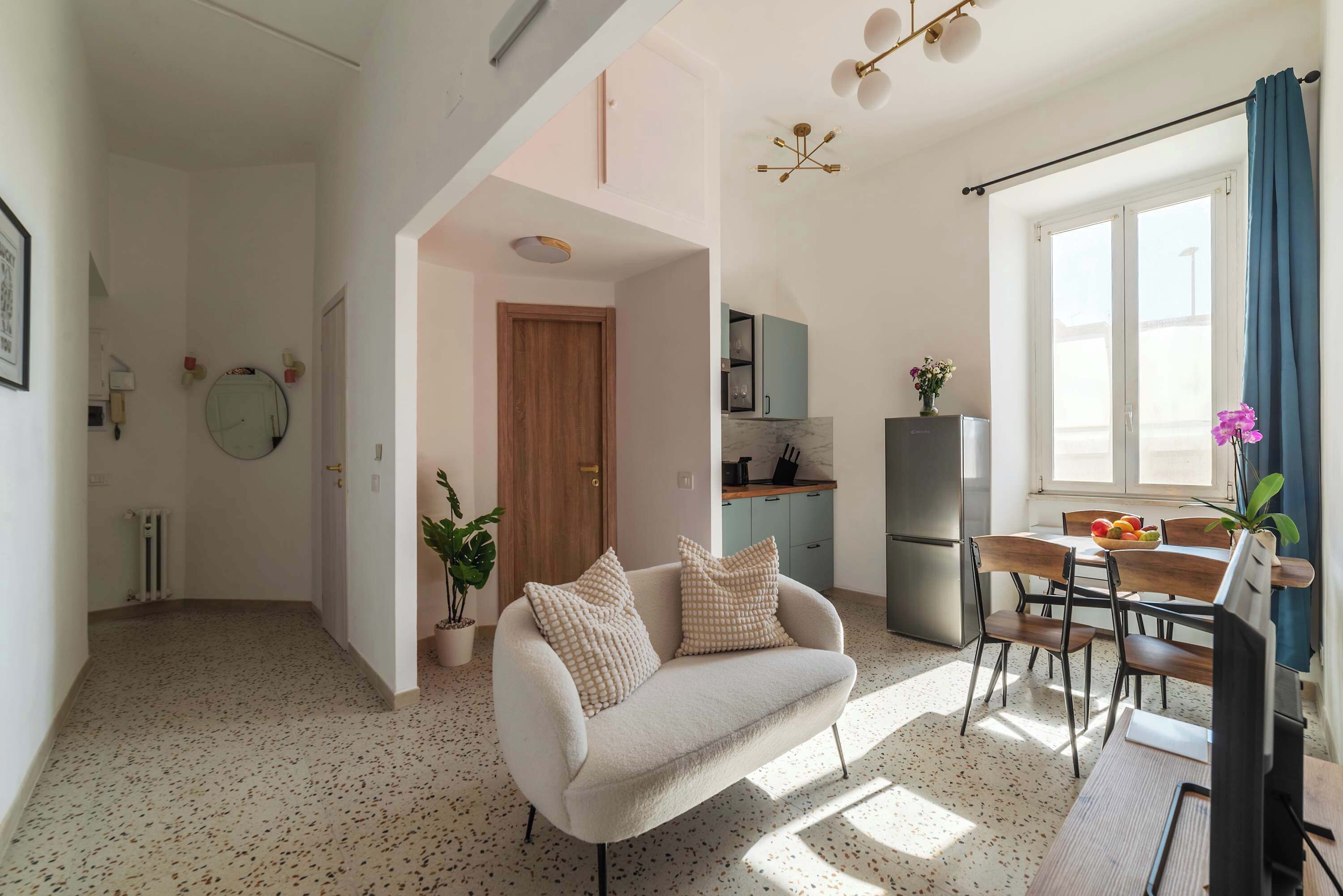 Télévision, chaîne hi-fi, espaces bureaux