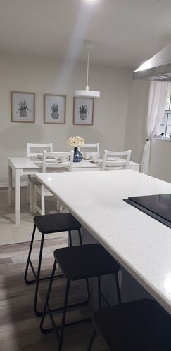 4-bedroom house in welcoming Tavares with Pool. Boat friendly.