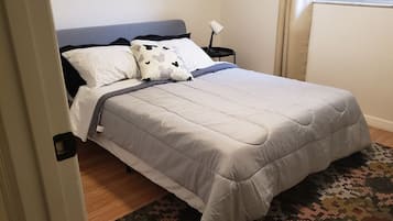 4 bedrooms, iron/ironing board, WiFi, bed sheets