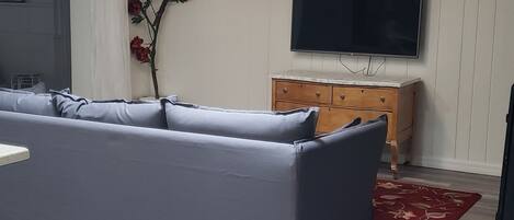 Een smart-tv en een open haard