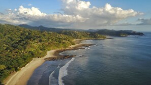 Beach towels - Jungle Villa with ocean view, shared infinity pool, wildlife, open-air living. (San Juan del Sur)