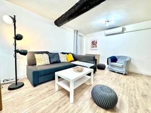 TV - B OT Angle droite - Old town / Promenade des Anglais -1st floor without elevator (Nice)