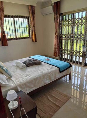 2 bedrooms, in-room safe, iron/ironing board, free WiFi