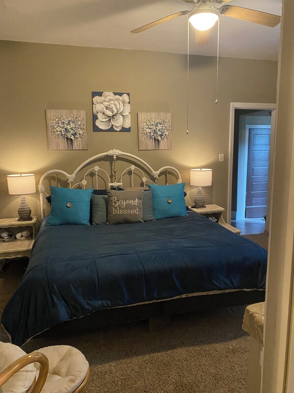 6 bedrooms, iron/ironing board, WiFi, bed sheets