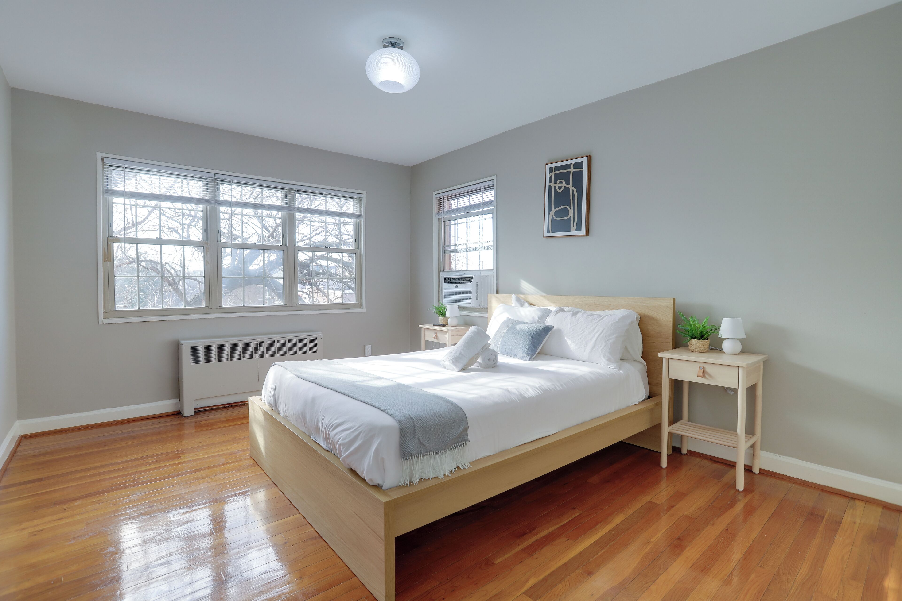 2 多间卧室、高档床上用品、遮光窗帘、免费 WiFi