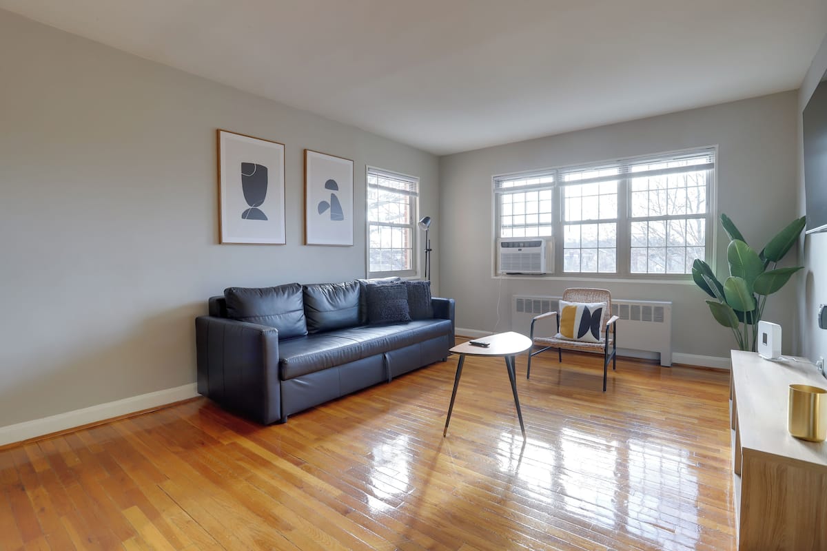Economy Apartment, 2 Bedrooms | Living area