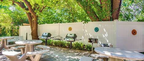 Área de parrillas y picnic