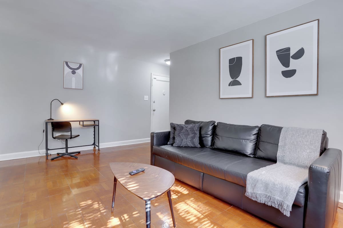 City Apartment, 2 Bedrooms | Living area