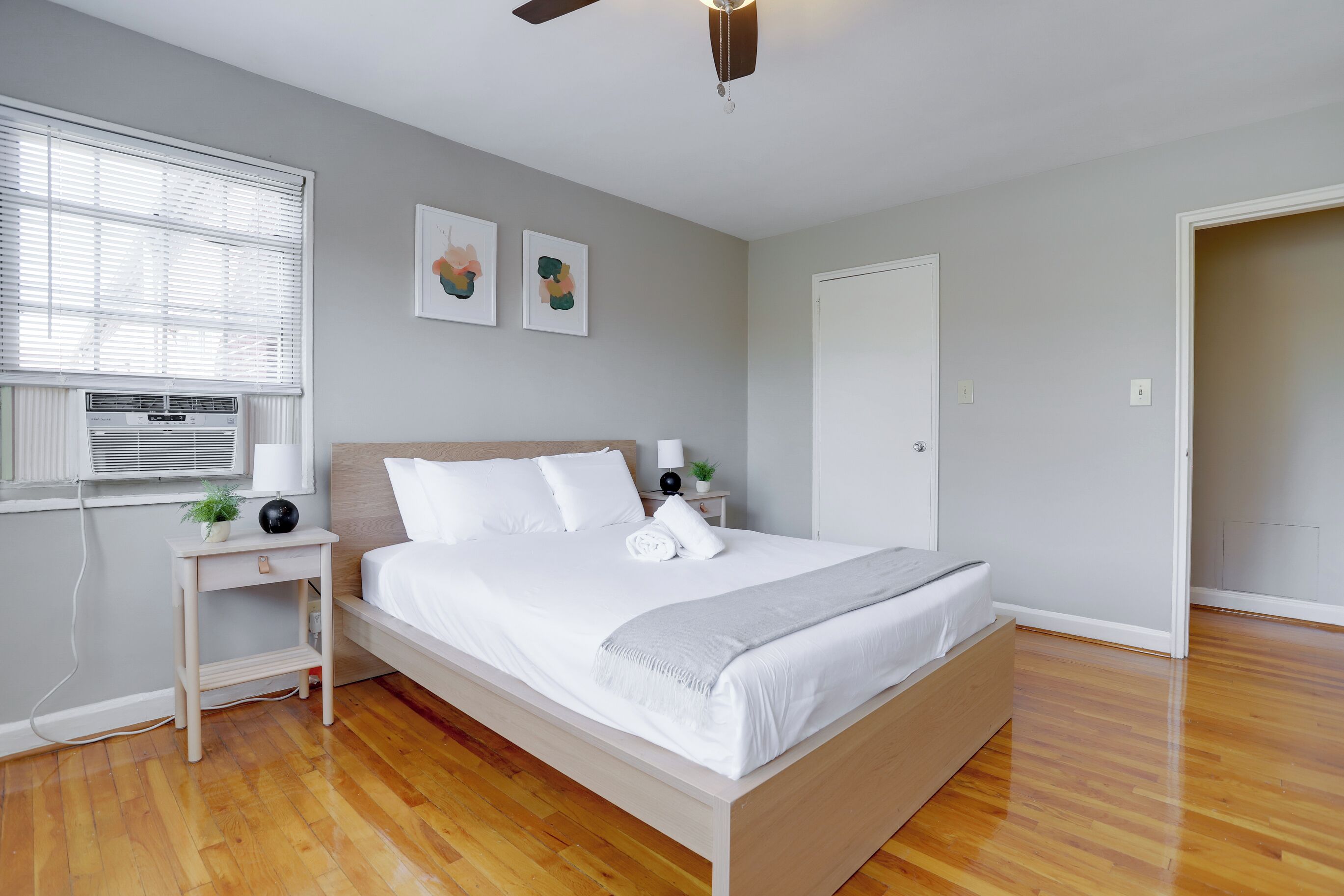 Comfort-Apartment, 2 Schlafzimmer | 2 Schlafzimmer, hochwertige Bettwaren, Verdunkelungsvorhänge