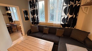 Smart-TV, Videospiele, DVD-Player, Tischfußball