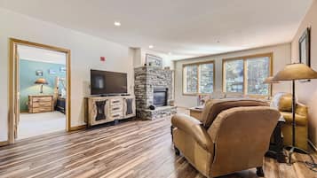 Smart TV y chimenea