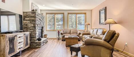 Smart TV, fireplace