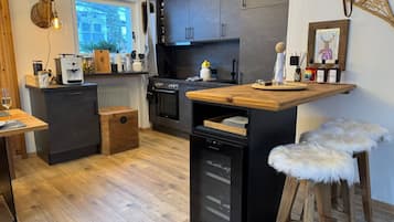 Frigorifero, forno, piano cottura, lavastoviglie