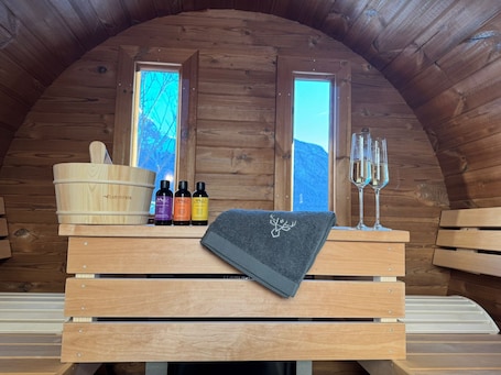 Interior. Bergbijou - Luxurious vacation home with sauna, whirlpool, infrared and mountain views