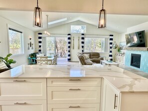 Interior - Luxury Waterfront, Dock, Hot Tub, Fire Pit, Fenced Yard (Ocean Shores)