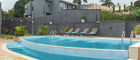 Outdoor pool, pool loungers