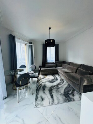Smart TV - Parisian apartment (Paris)