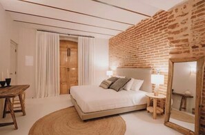 9 habitaciones, tabla de planchar con plancha, wifi y ropa de cama
