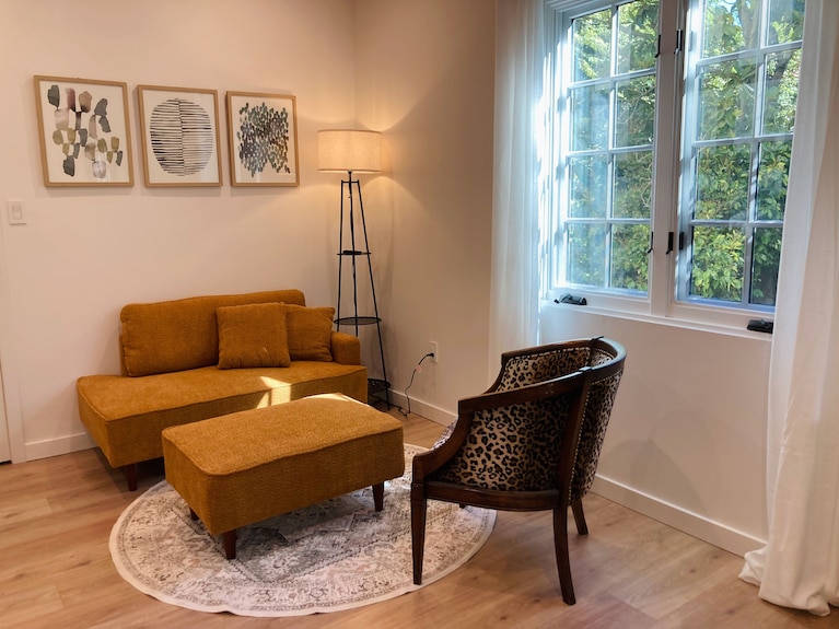 Hollywood Hills Garden Apartment W/ Private Patio - Hollywood, CA