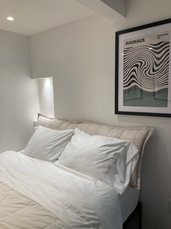1 bedroom, desk, WiFi, bed sheets