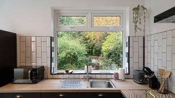 Fridge, microwave, stovetop, coffee/tea maker
