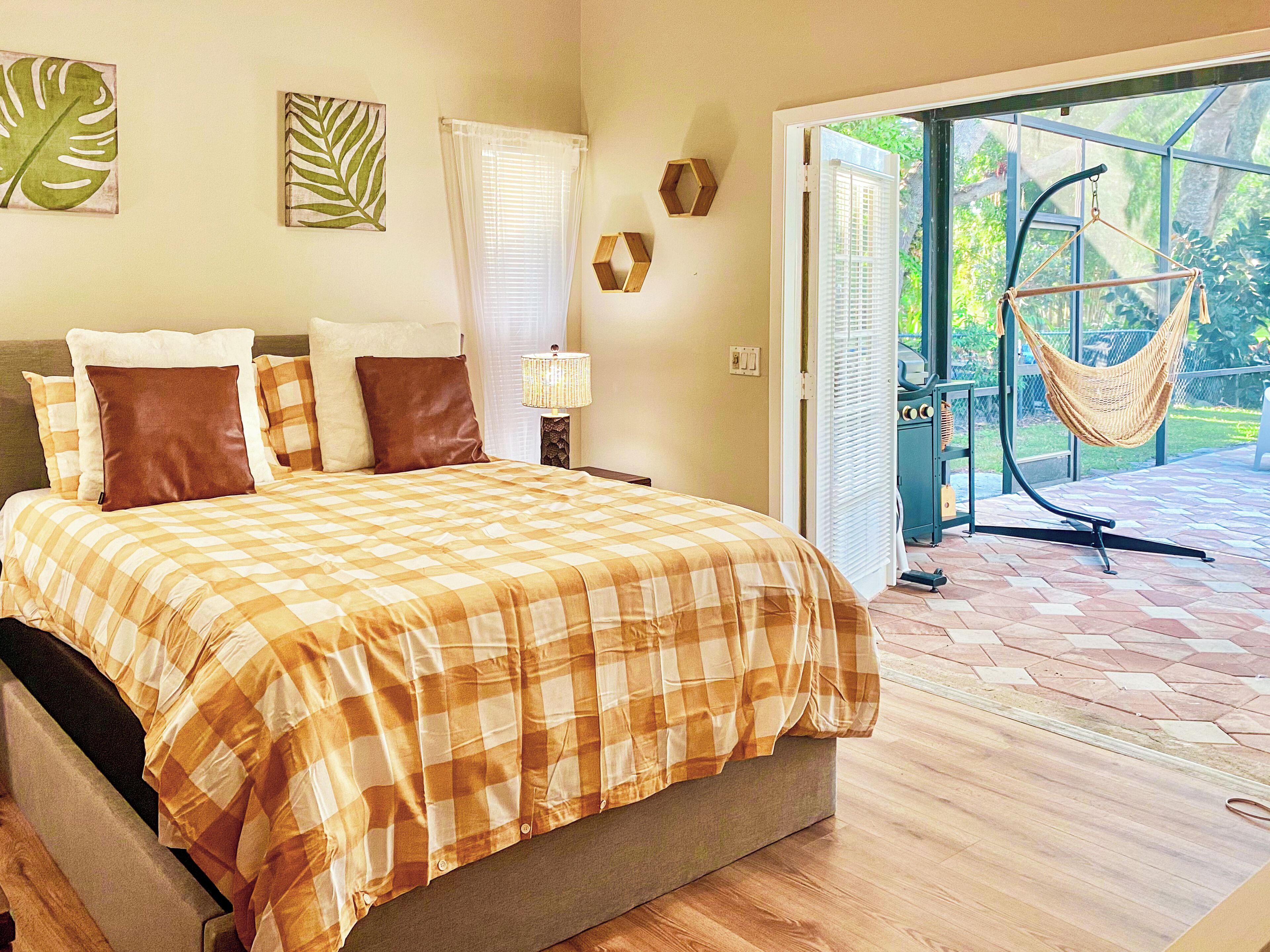 3 chambres, bureau, fer et planche à repasser, lit parapluie