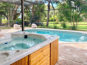 Pool - Quiet Lakefront Getaway in Sarasota: Pool, Hot Tub & Outdoor Kitchen Near Beach (Sarasota)