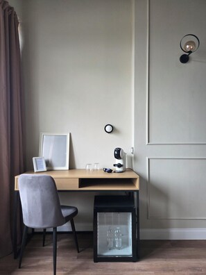 豪華雙人房 | 書桌、手提電腦工作空間、隔音、熨斗/熨衫板