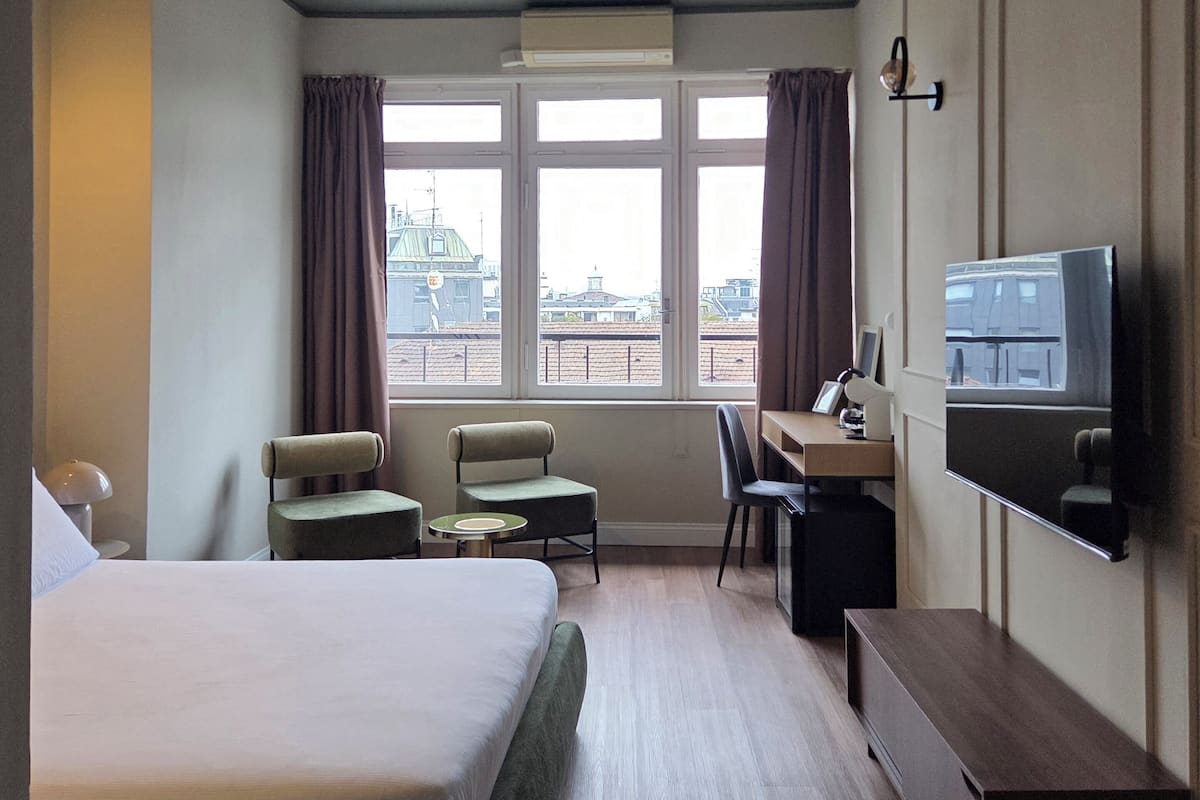 Deluxe Double Room | Meja, ruang kerja komputer riba, kalis bunyi, seterika/papan seterika 
