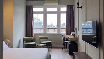 Habitación doble Deluxe | Escritorio, espacio para trabajar con laptop y insonorización