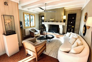 TV, fireplace, stereo
