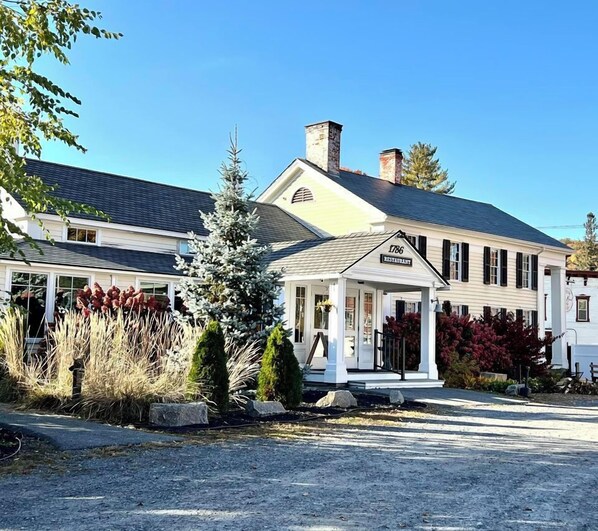 Exterior - The Bond Inn Room #4 (Warrensburg)