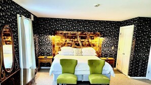 1 bedroom, iron/ironing board, WiFi (free) - The Bond Inn Room #5 (Warrensburg)