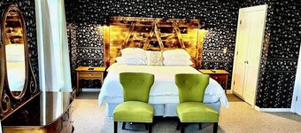 The Bond Inn Room #5