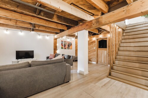 CasaKaïa - Cozy 2 bedroom apartment with Backyard & Parking near Lachine canal

