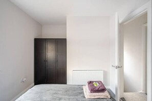 Casa | 2 dormitoris, planxa i posts de planxar, wifi gratuïta i roba de llit