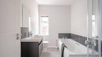 House | Bathroom | Shower, hair dryer, towels
