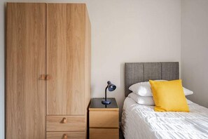 House | 2 bedrooms, iron/ironing board, free WiFi, bed sheets - Ekaya Cozy Belfast With 2 Bedrooms (Belfast)